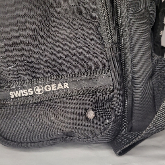 Swiss Gear Airflow Black Laptop Tablet Backpack Black - Picture 4 of 8